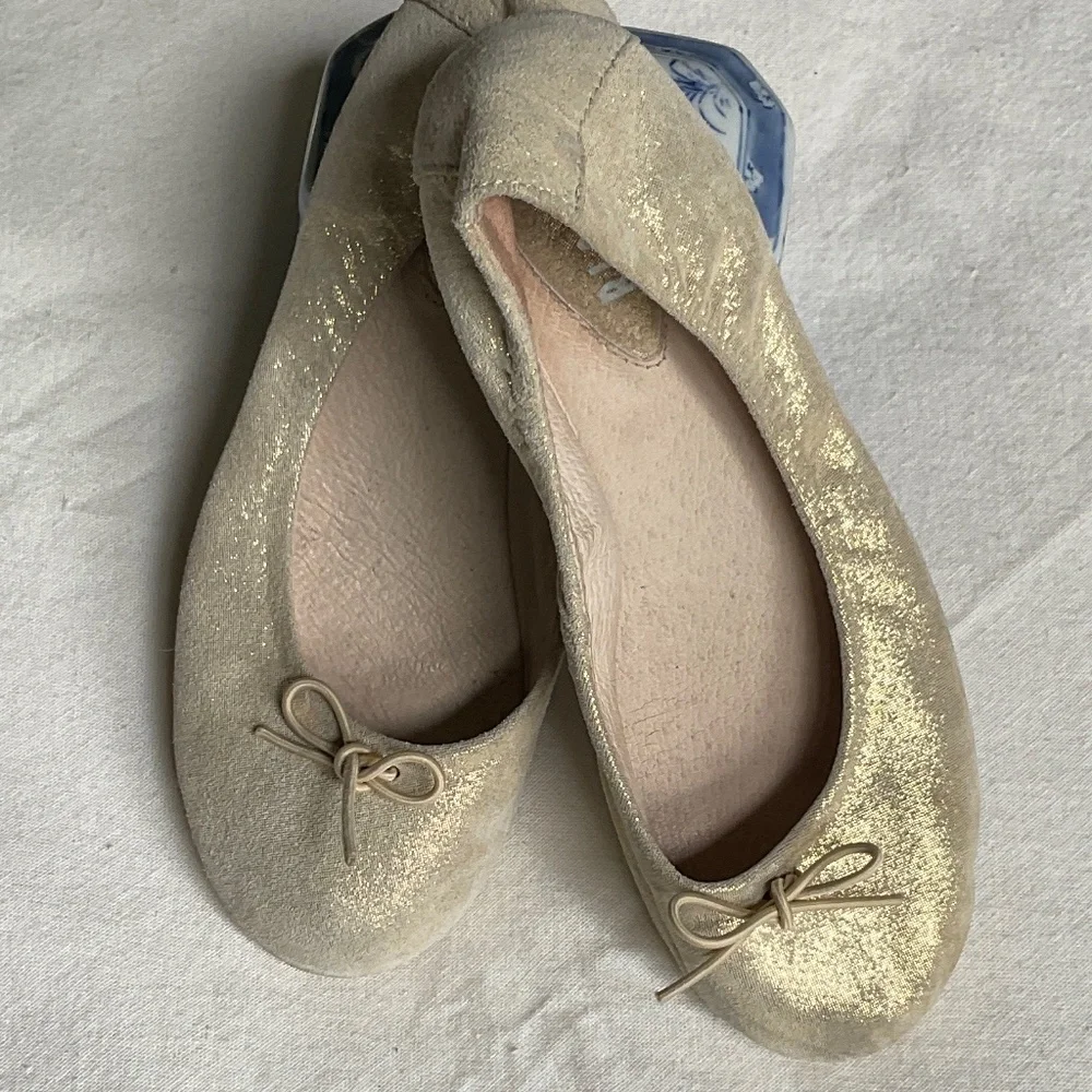 Bloch Cream/Gold Ballet Flat Shoes Size 32 (US 2)